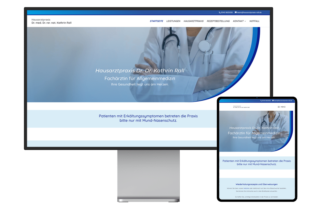 Webseite der Hausarztpraxis Dr. Dr. Rall in Dessau auf einem Bildschirm und daneben auf einem Tablet